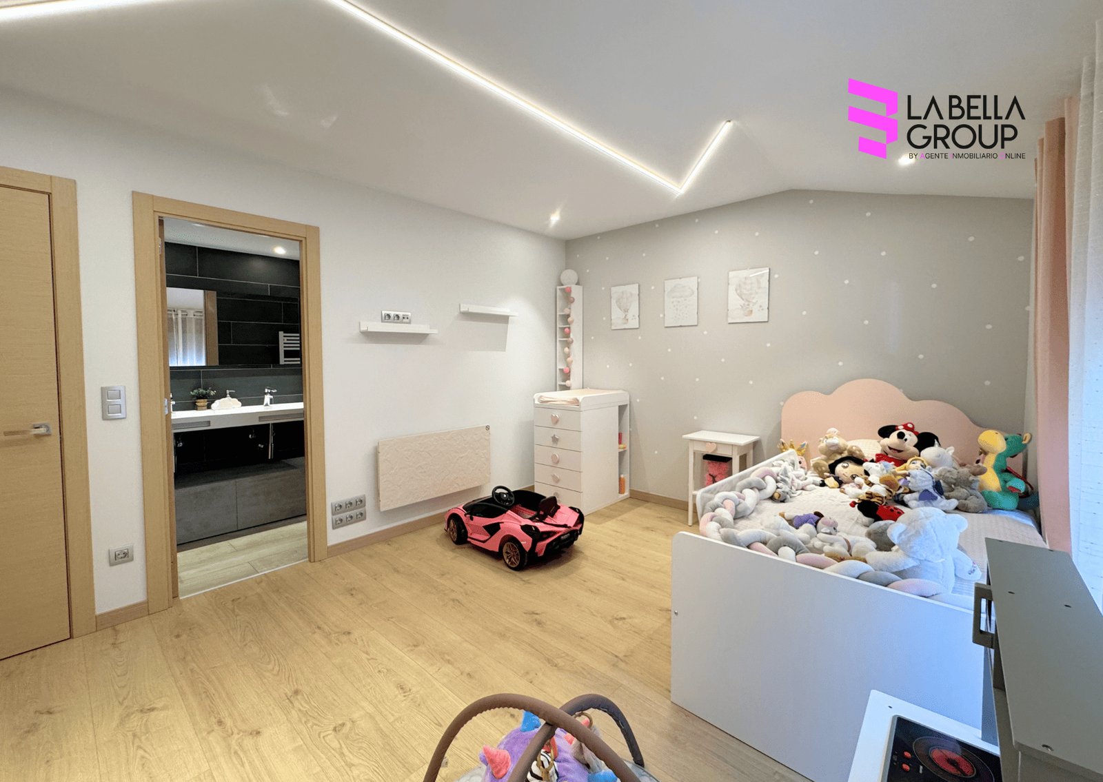 Dormitorio con vistas